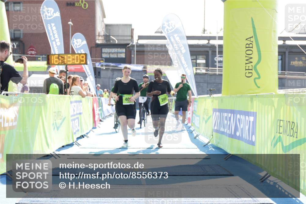 10.08.2025 - GEWOBA Citytriathlon Bremen H.Heesch http://msf.ph/oto/8556373 10.08.2025 16:13:12 Ziel 396, 406 meine-sportfotos.de