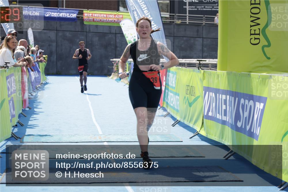 10.08.2025 - GEWOBA Citytriathlon Bremen H.Heesch http://msf.ph/oto/8556375 10.08.2025 14:27:32 Ziel 825, 939, 981 meine-sportfotos.de