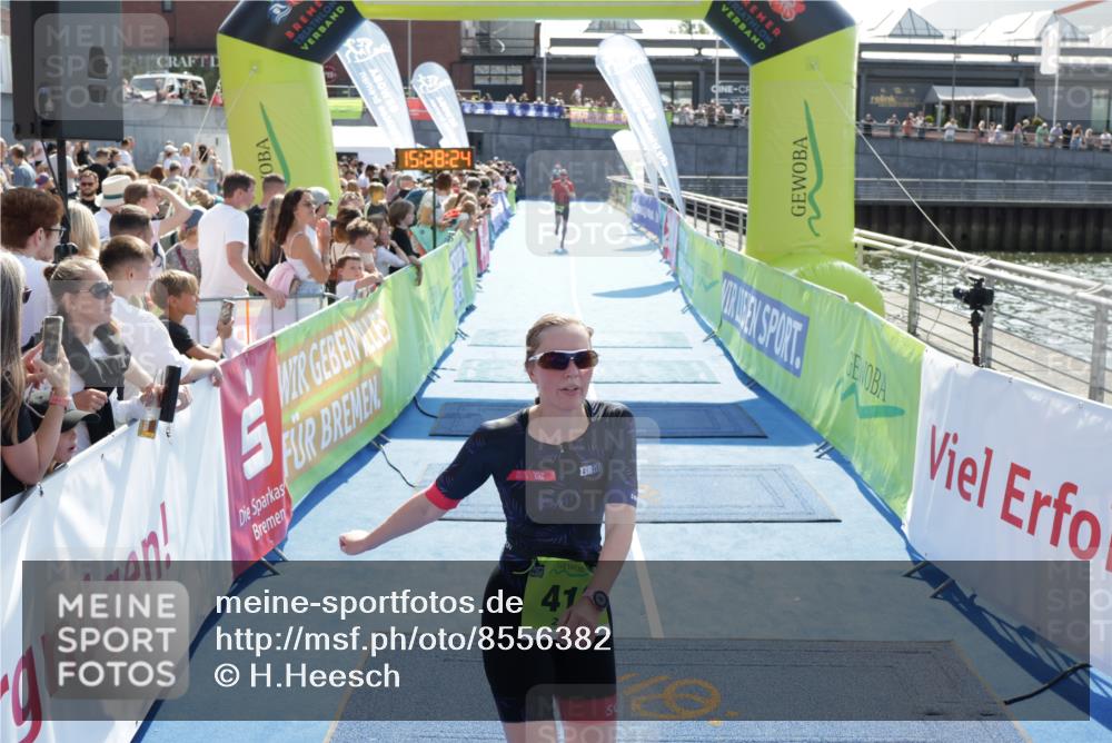10.08.2025 - GEWOBA Citytriathlon Bremen H.Heesch http://msf.ph/oto/8556382 10.08.2025 15:28:28 Ziel 142, 166, 418, 422 meine-sportfotos.de