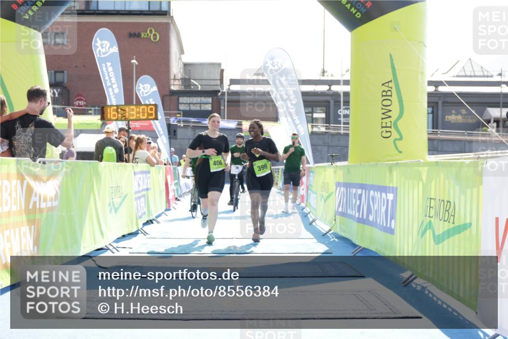 10.08.2025 - GEWOBA Citytriathlon Bremen H.Heesch http://msf.ph/oto/8556384 10.08.2025 16:13:12 Ziel 396, 406 meine-sportfotos.de