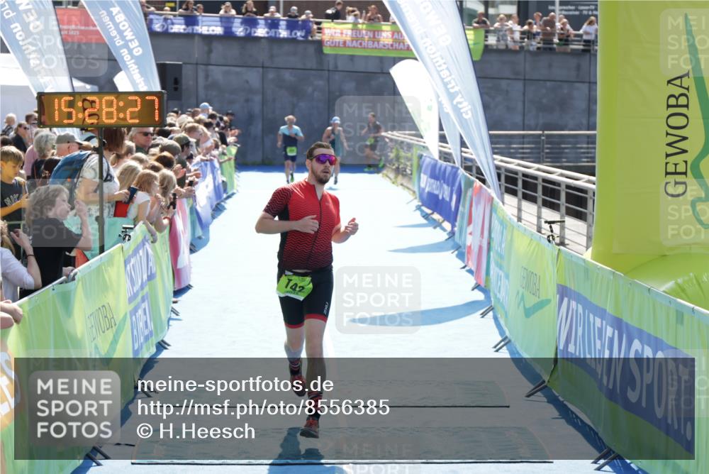 10.08.2025 - GEWOBA Citytriathlon Bremen H.Heesch http://msf.ph/oto/8556385 10.08.2025 15:28:31 Ziel 142, 166, 418 meine-sportfotos.de