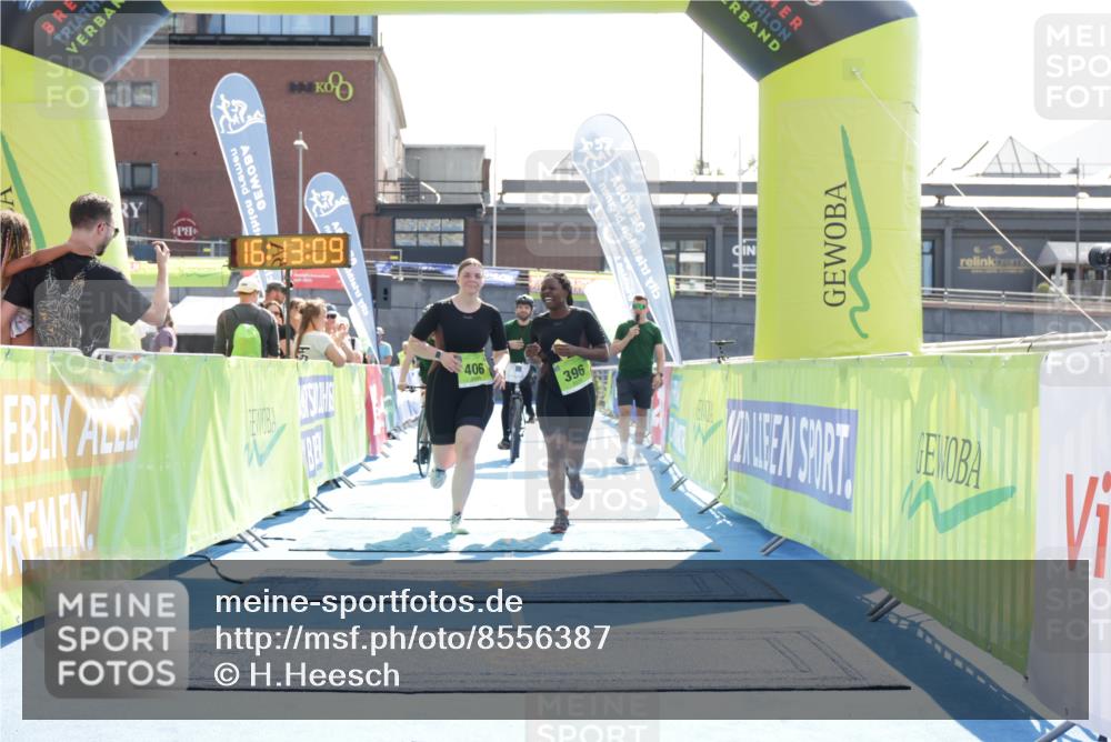 10.08.2025 - GEWOBA Citytriathlon Bremen H.Heesch http://msf.ph/oto/8556387 10.08.2025 16:13:12 Ziel 396, 406 meine-sportfotos.de