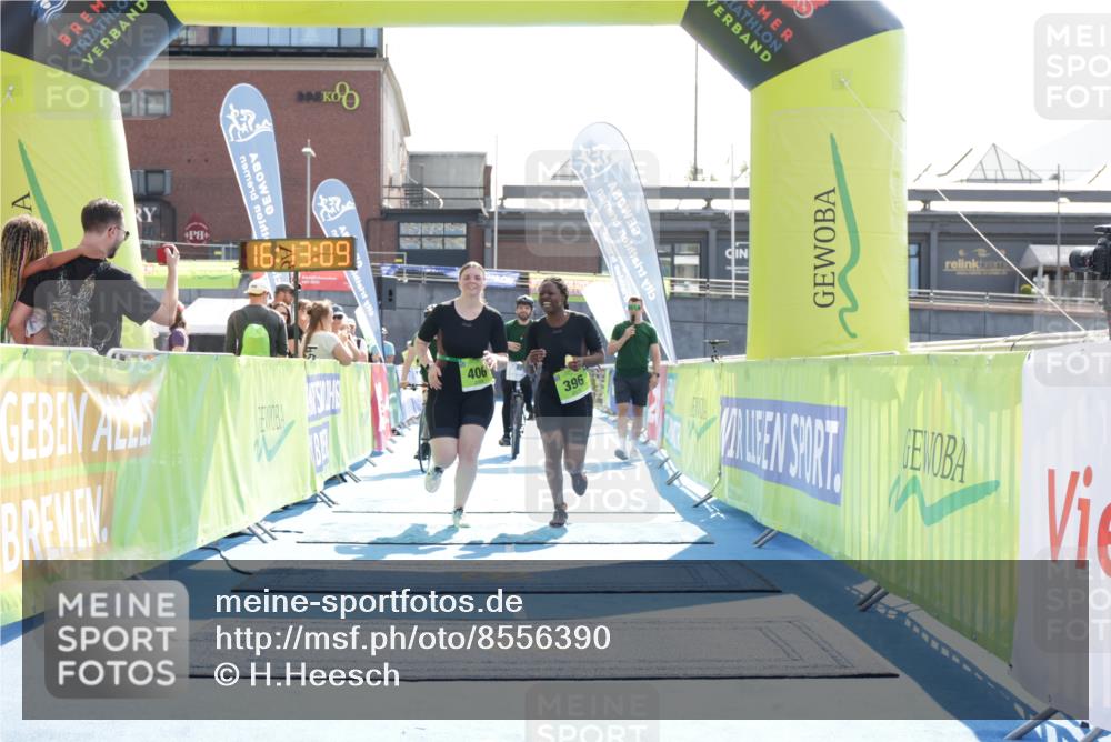 10.08.2025 - GEWOBA Citytriathlon Bremen H.Heesch http://msf.ph/oto/8556390 10.08.2025 16:13:13 Ziel 396, 406 meine-sportfotos.de