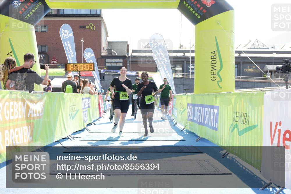 10.08.2025 - GEWOBA Citytriathlon Bremen H.Heesch http://msf.ph/oto/8556394 10.08.2025 16:13:13 Ziel 396, 406 meine-sportfotos.de