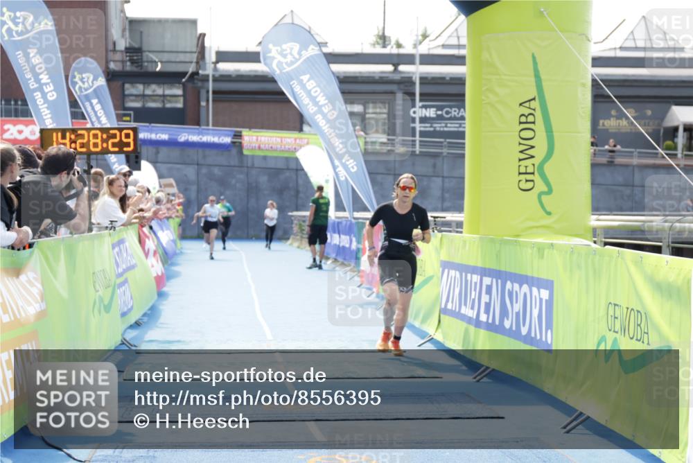 10.08.2025 - GEWOBA Citytriathlon Bremen H.Heesch http://msf.ph/oto/8556395 10.08.2025 14:28:32 Ziel 978 meine-sportfotos.de