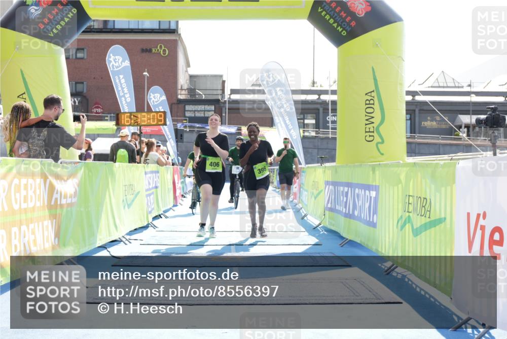 10.08.2025 - GEWOBA Citytriathlon Bremen H.Heesch http://msf.ph/oto/8556397 10.08.2025 16:13:13 Ziel 396, 406 meine-sportfotos.de