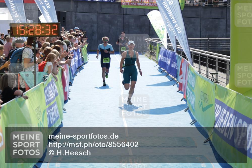 10.08.2025 - GEWOBA Citytriathlon Bremen H.Heesch http://msf.ph/oto/8556402 10.08.2025 15:28:36 Ziel 142, 267, 532 meine-sportfotos.de