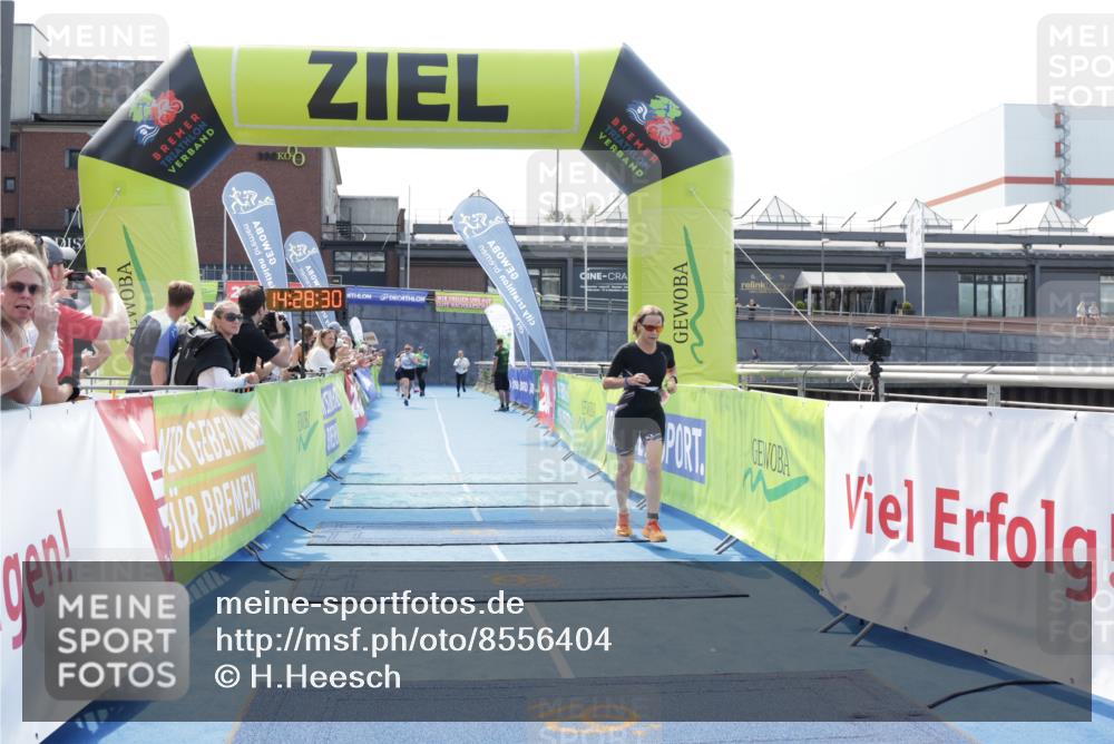 10.08.2025 - GEWOBA Citytriathlon Bremen H.Heesch http://msf.ph/oto/8556404 10.08.2025 14:28:33 Ziel 978, 1019 meine-sportfotos.de