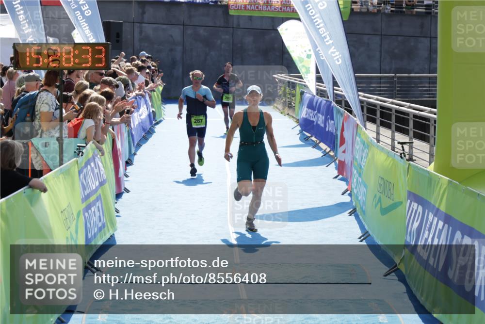 10.08.2025 - GEWOBA Citytriathlon Bremen H.Heesch http://msf.ph/oto/8556408 10.08.2025 15:28:37 Ziel 142, 267, 532 meine-sportfotos.de