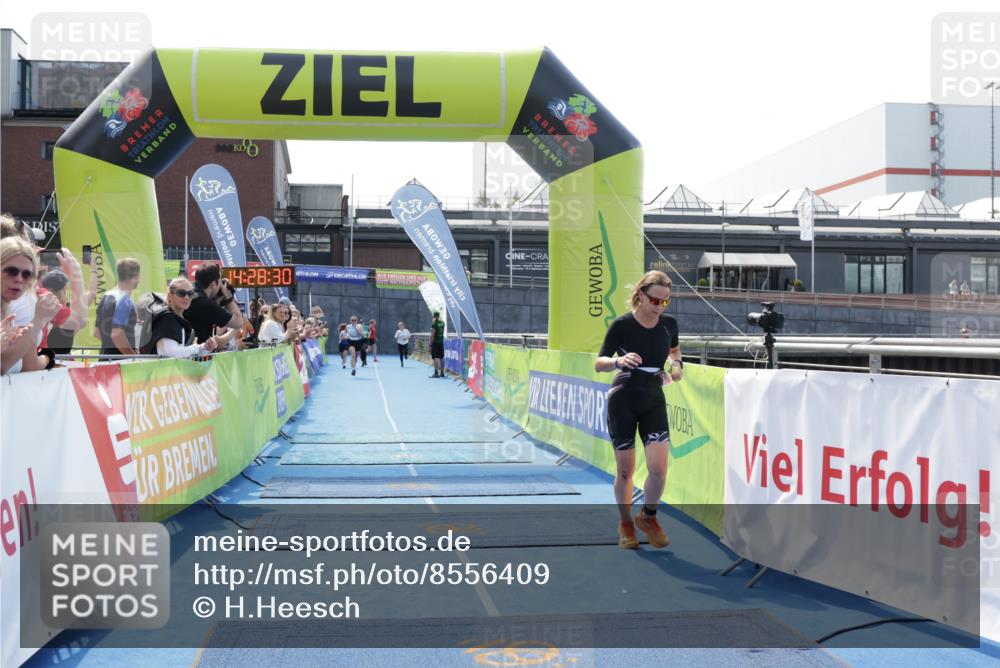 10.08.2025 - GEWOBA Citytriathlon Bremen H.Heesch http://msf.ph/oto/8556409 10.08.2025 14:28:34 Ziel 978, 1019 meine-sportfotos.de