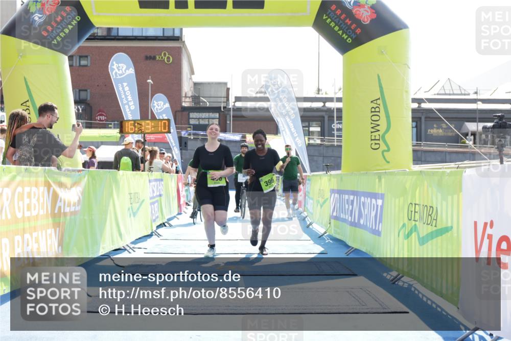 10.08.2025 - GEWOBA Citytriathlon Bremen H.Heesch http://msf.ph/oto/8556410 10.08.2025 16:13:13 Ziel 396, 406 meine-sportfotos.de