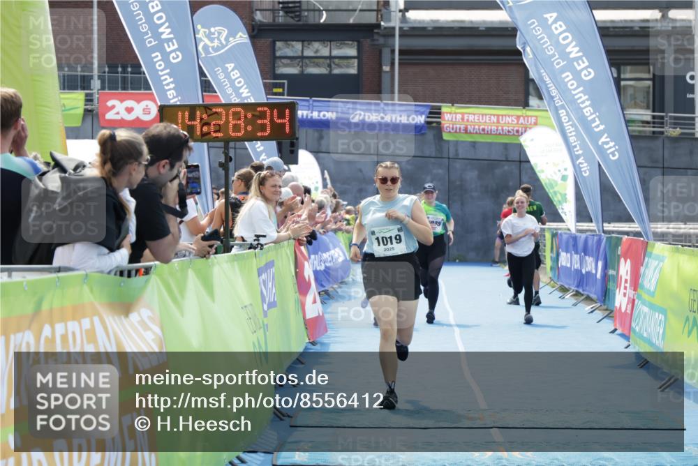 10.08.2025 - GEWOBA Citytriathlon Bremen H.Heesch http://msf.ph/oto/8556412 10.08.2025 14:28:38 Ziel 978, 1019 meine-sportfotos.de