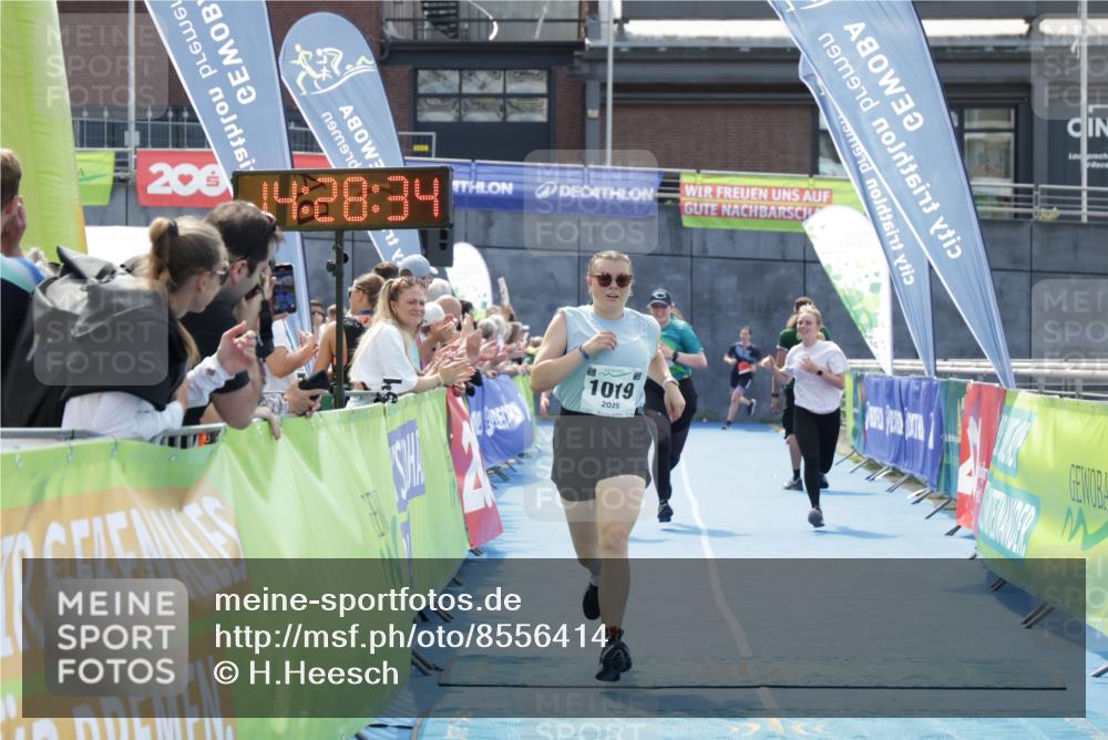 10.08.2025 - GEWOBA Citytriathlon Bremen H.Heesch http://msf.ph/oto/8556414 10.08.2025 14:28:38 Ziel 978, 1019 meine-sportfotos.de