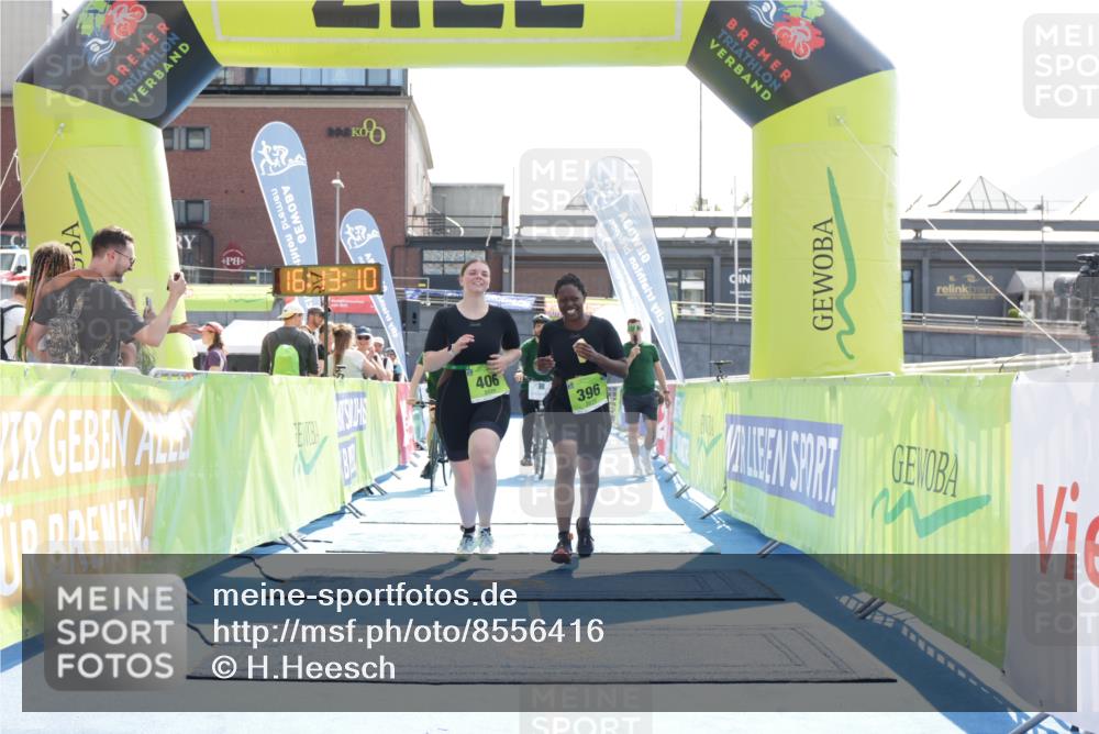 10.08.2025 - GEWOBA Citytriathlon Bremen H.Heesch http://msf.ph/oto/8556416 10.08.2025 16:13:13 Ziel 396, 406 meine-sportfotos.de