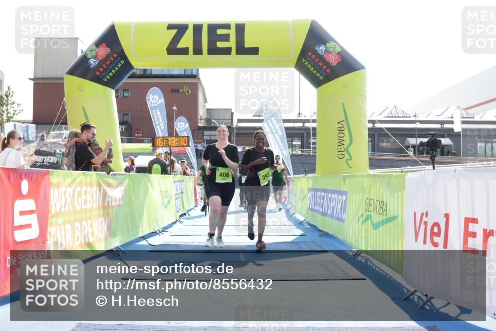 10.08.2025 - GEWOBA Citytriathlon Bremen H.Heesch http://msf.ph/oto/8556432 10.08.2025 16:13:13 Ziel 396, 406 meine-sportfotos.de