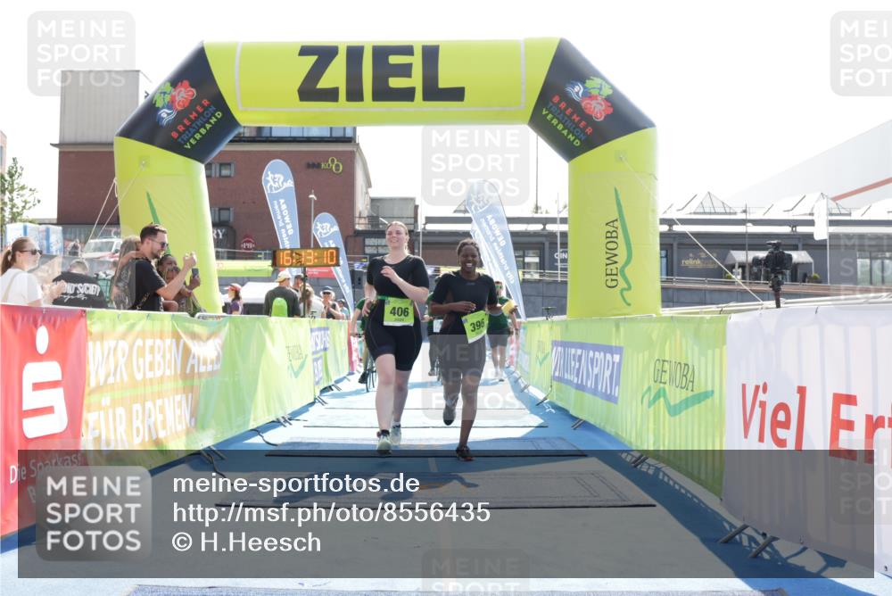 10.08.2025 - GEWOBA Citytriathlon Bremen H.Heesch http://msf.ph/oto/8556435 10.08.2025 16:13:14 Ziel 396, 406 meine-sportfotos.de