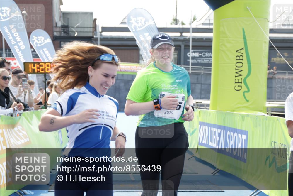 10.08.2025 - GEWOBA Citytriathlon Bremen H.Heesch http://msf.ph/oto/8556439 10.08.2025 14:28:43 Ziel 1019 meine-sportfotos.de