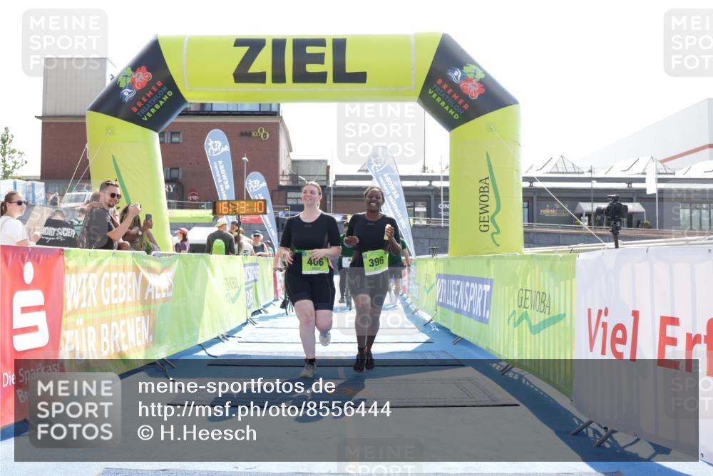 10.08.2025 - GEWOBA Citytriathlon Bremen H.Heesch http://msf.ph/oto/8556444 10.08.2025 16:13:14 Ziel 396, 406 meine-sportfotos.de
