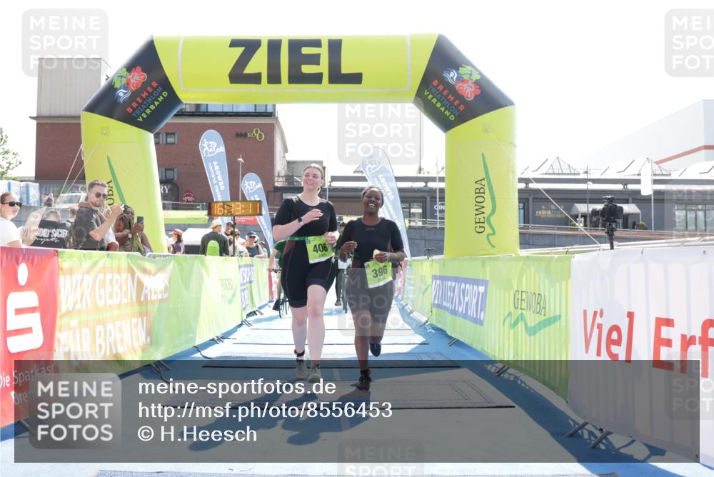 10.08.2025 - GEWOBA Citytriathlon Bremen H.Heesch http://msf.ph/oto/8556453 10.08.2025 16:13:14 Ziel 396, 406 meine-sportfotos.de