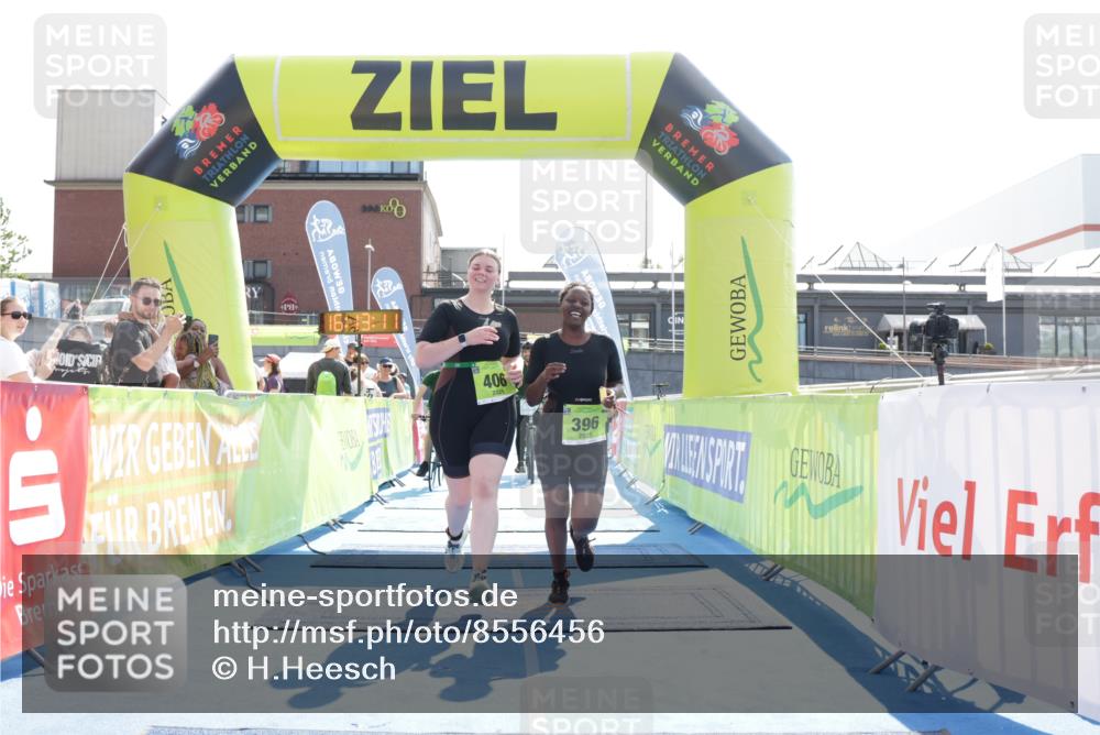 10.08.2025 - GEWOBA Citytriathlon Bremen H.Heesch http://msf.ph/oto/8556456 10.08.2025 16:13:14 Ziel 396, 406 meine-sportfotos.de