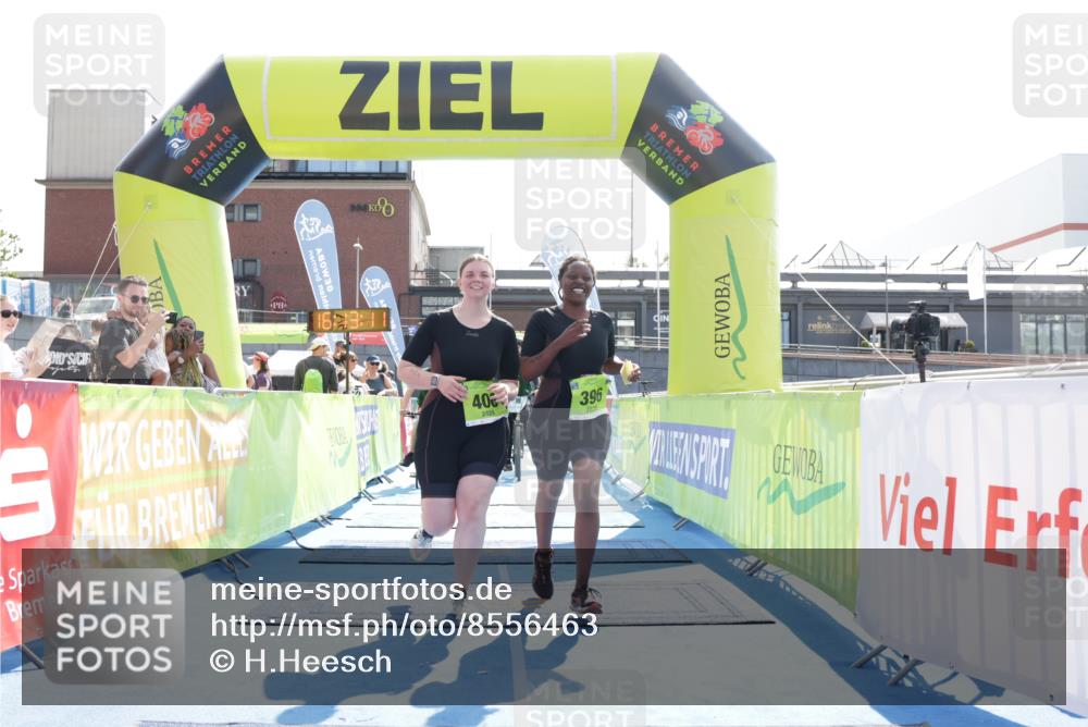 10.08.2025 - GEWOBA Citytriathlon Bremen H.Heesch http://msf.ph/oto/8556463 10.08.2025 16:13:14 Ziel 396, 406 meine-sportfotos.de
