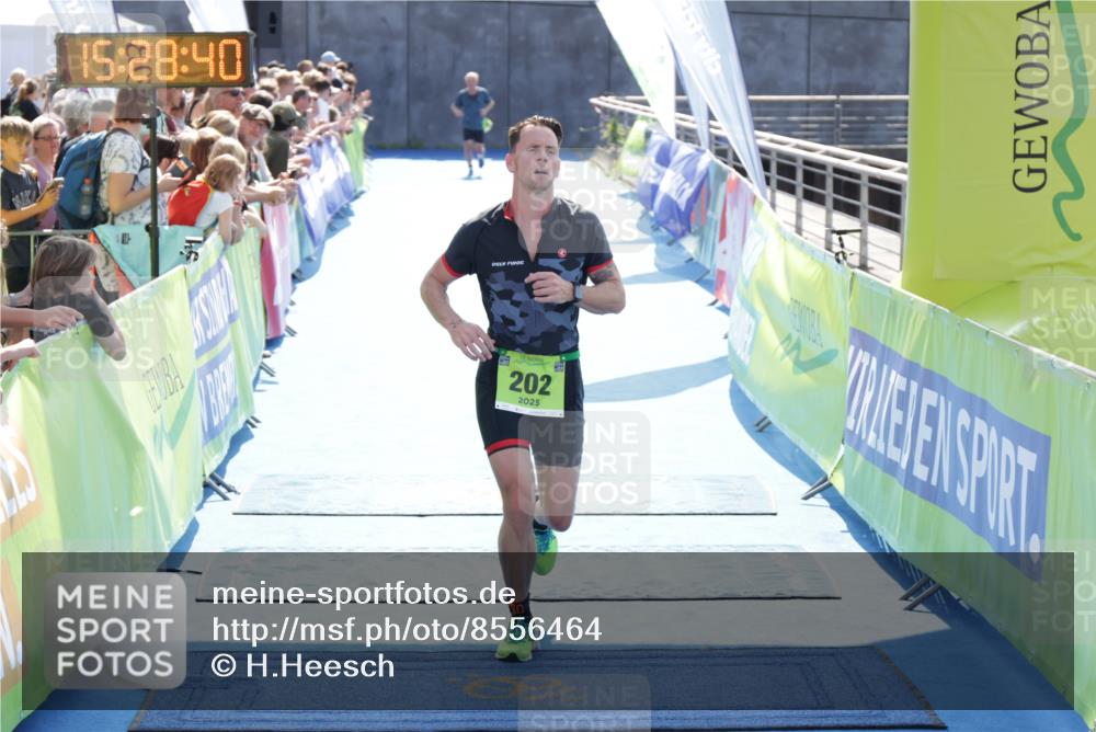 10.08.2025 - GEWOBA Citytriathlon Bremen H.Heesch http://msf.ph/oto/8556464 10.08.2025 15:28:44 Ziel 202, 267, 288, 532 meine-sportfotos.de