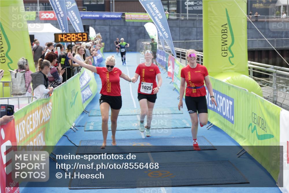 10.08.2025 - GEWOBA Citytriathlon Bremen H.Heesch http://msf.ph/oto/8556468 10.08.2025 14:28:57 Ziel 944, 953, 1001, 1025 meine-sportfotos.de