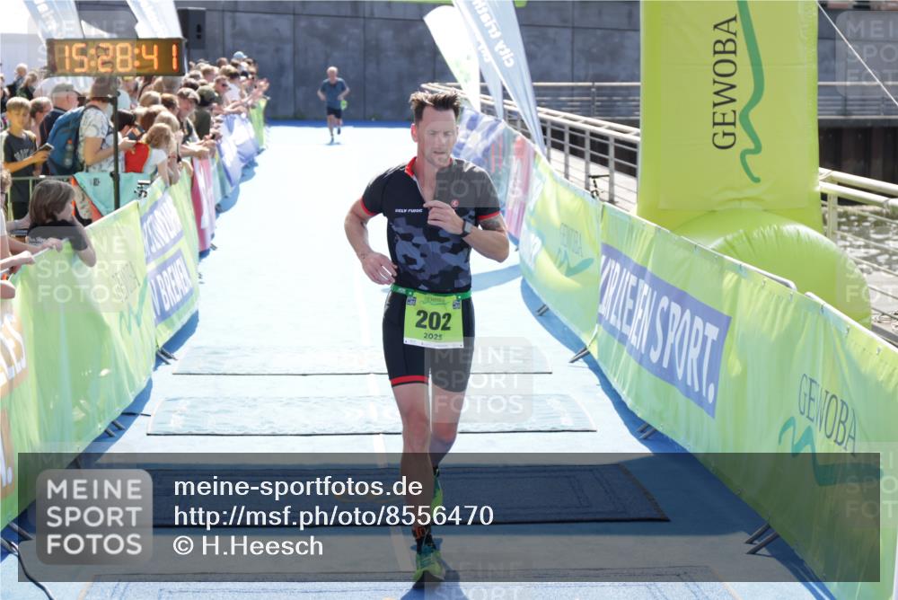 10.08.2025 - GEWOBA Citytriathlon Bremen H.Heesch http://msf.ph/oto/8556470 10.08.2025 15:28:45 Ziel 202, 267, 288, 532 meine-sportfotos.de