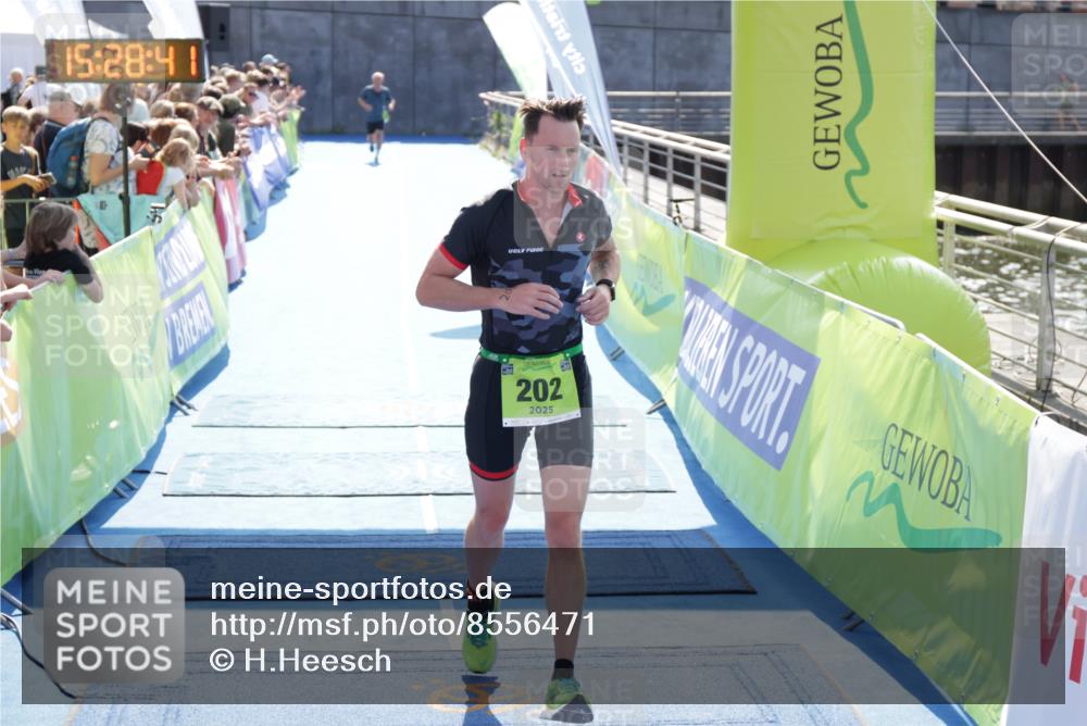 10.08.2025 - GEWOBA Citytriathlon Bremen H.Heesch http://msf.ph/oto/8556471 10.08.2025 15:28:45 Ziel 202, 267, 288, 532 meine-sportfotos.de