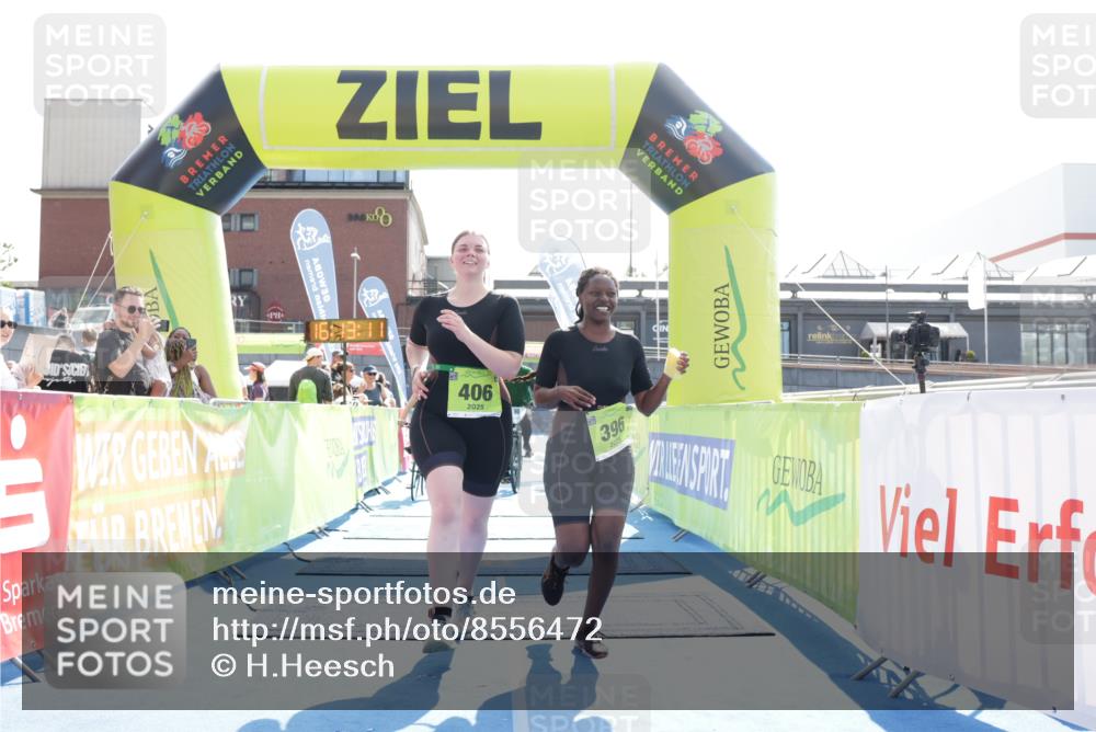 10.08.2025 - GEWOBA Citytriathlon Bremen H.Heesch http://msf.ph/oto/8556472 10.08.2025 16:13:14 Ziel 396, 406 meine-sportfotos.de