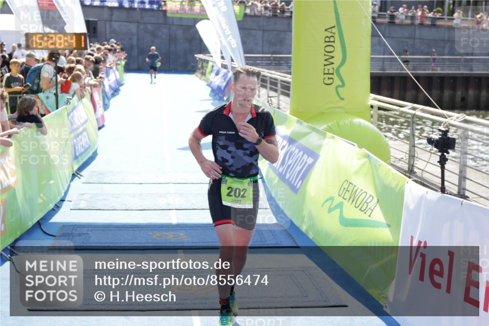 10.08.2025 - GEWOBA Citytriathlon Bremen H.Heesch http://msf.ph/oto/8556474 10.08.2025 15:28:45 Ziel 202, 267, 288, 532 meine-sportfotos.de