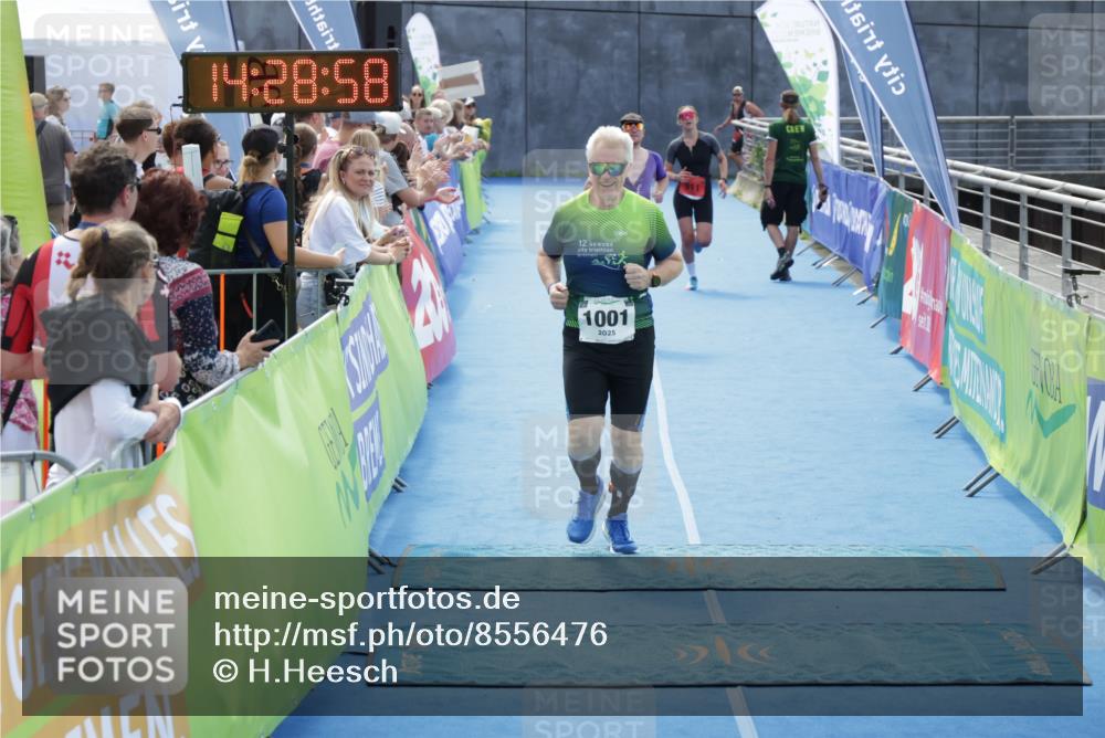 10.08.2025 - GEWOBA Citytriathlon Bremen H.Heesch http://msf.ph/oto/8556476 10.08.2025 14:29:01 Ziel 782, 944, 1001, 1025 meine-sportfotos.de
