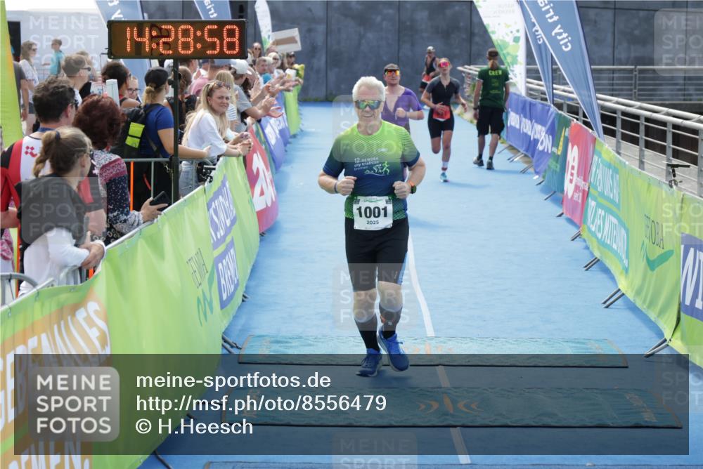 10.08.2025 - GEWOBA Citytriathlon Bremen H.Heesch http://msf.ph/oto/8556479 10.08.2025 14:29:02 Ziel 782, 911, 1001, 1025 meine-sportfotos.de