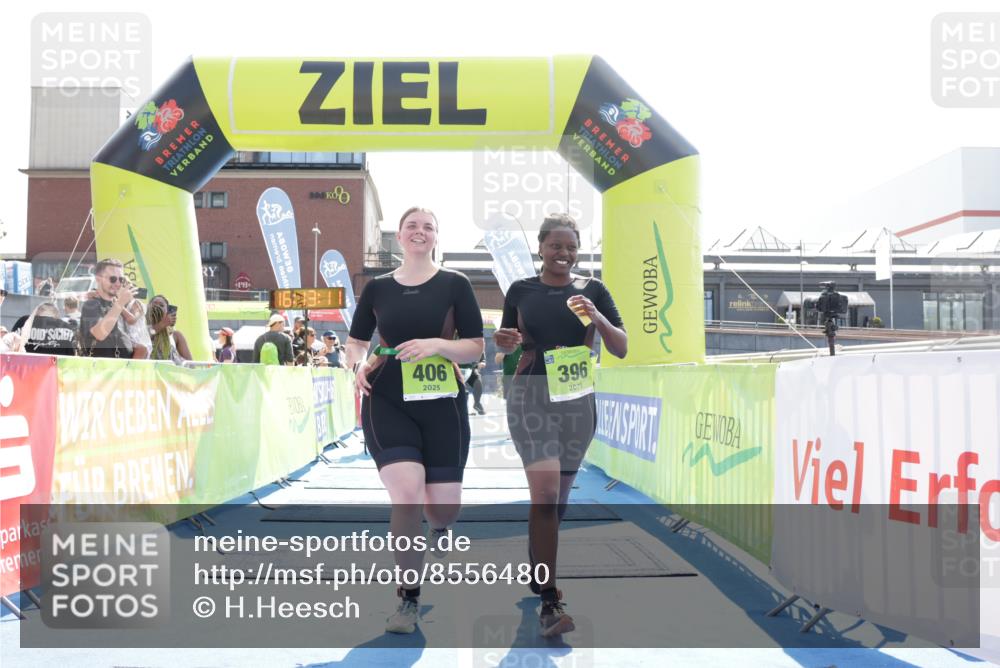 10.08.2025 - GEWOBA Citytriathlon Bremen H.Heesch http://msf.ph/oto/8556480 10.08.2025 16:13:15 Ziel 396, 406 meine-sportfotos.de