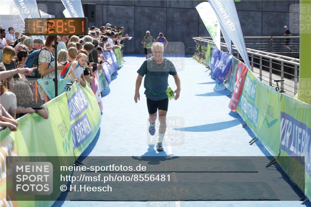 10.08.2025 - GEWOBA Citytriathlon Bremen H.Heesch http://msf.ph/oto/8556481 10.08.2025 15:28:55 Ziel 288 meine-sportfotos.de