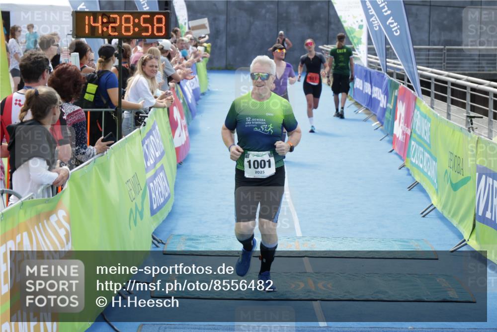10.08.2025 - GEWOBA Citytriathlon Bremen H.Heesch http://msf.ph/oto/8556482 10.08.2025 14:29:02 Ziel 782, 911, 1001, 1025 meine-sportfotos.de