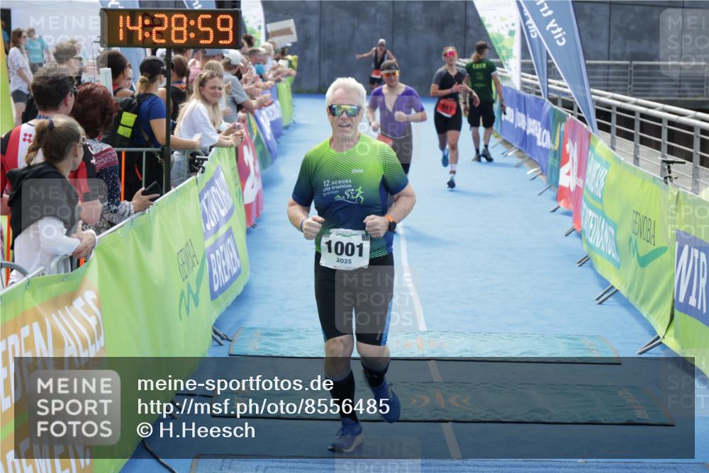10.08.2025 - GEWOBA Citytriathlon Bremen H.Heesch http://msf.ph/oto/8556485 10.08.2025 14:29:02 Ziel 782, 911, 1001, 1025 meine-sportfotos.de