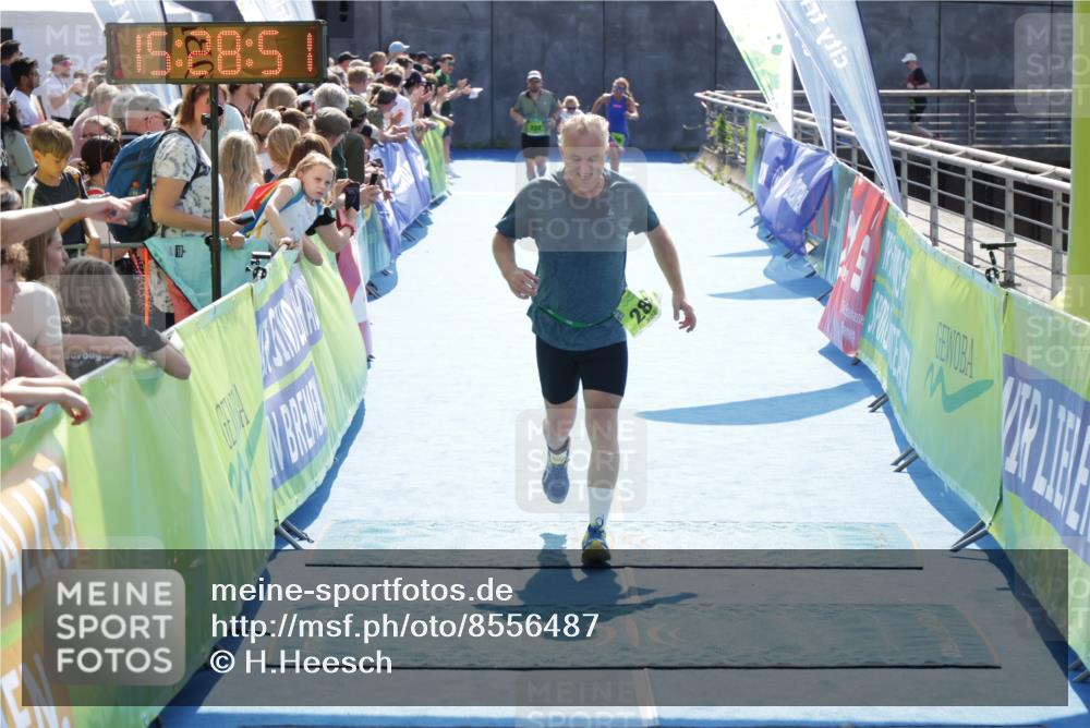 10.08.2025 - GEWOBA Citytriathlon Bremen H.Heesch http://msf.ph/oto/8556487 10.08.2025 15:28:55 Ziel 288 meine-sportfotos.de