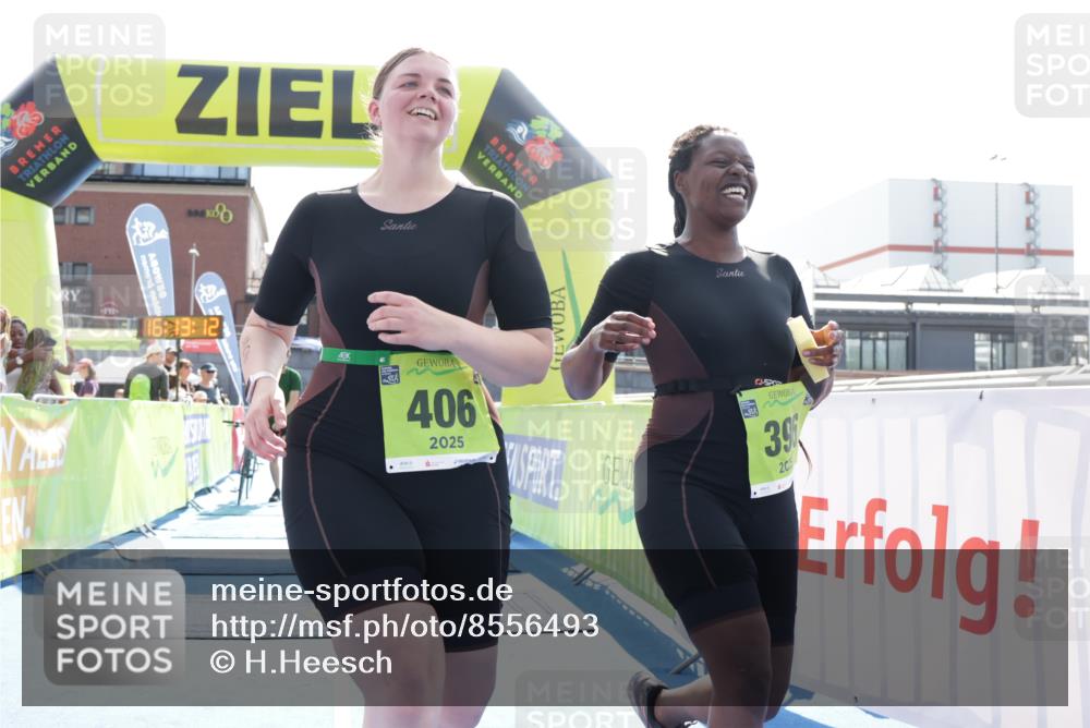 10.08.2025 - GEWOBA Citytriathlon Bremen H.Heesch http://msf.ph/oto/8556493 10.08.2025 16:13:15 Ziel 396, 406 meine-sportfotos.de