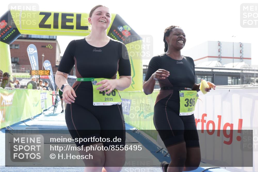 10.08.2025 - GEWOBA Citytriathlon Bremen H.Heesch http://msf.ph/oto/8556495 10.08.2025 16:13:15 Ziel 396, 406 meine-sportfotos.de