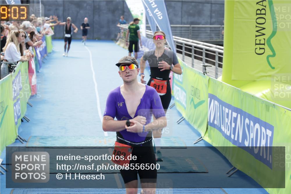 10.08.2025 - GEWOBA Citytriathlon Bremen H.Heesch http://msf.ph/oto/8556500 10.08.2025 14:29:07 Ziel 782, 911, 1001 meine-sportfotos.de