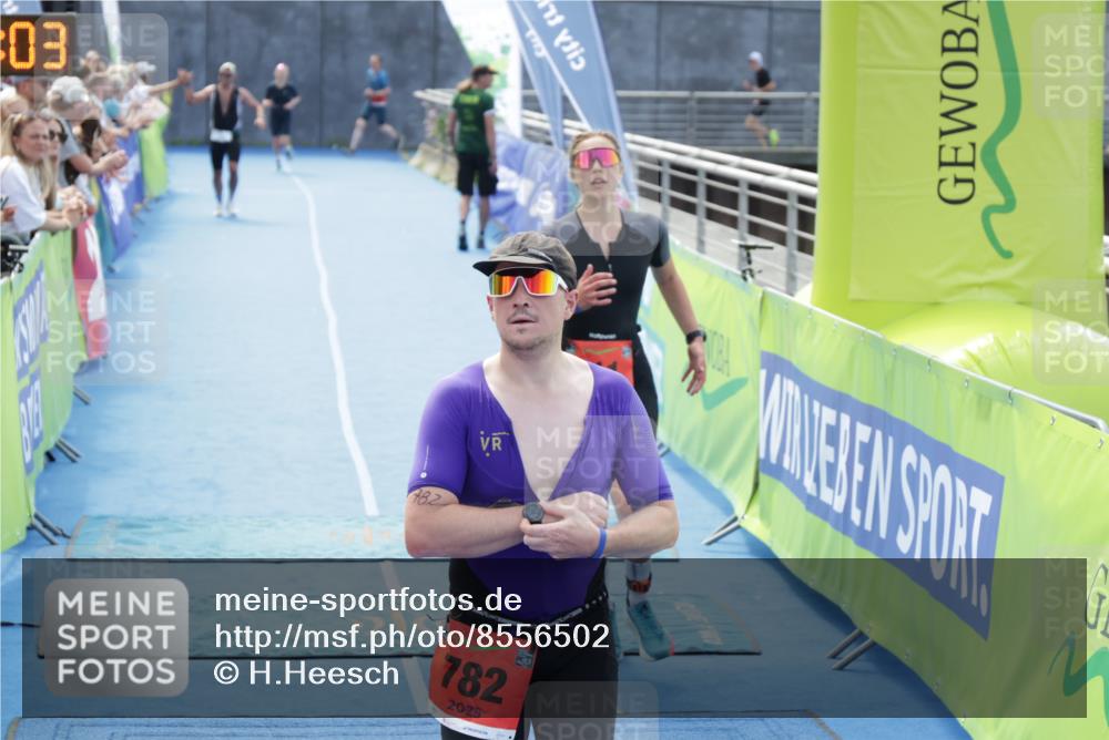10.08.2025 - GEWOBA Citytriathlon Bremen H.Heesch http://msf.ph/oto/8556502 10.08.2025 14:29:07 Ziel 782, 911, 1001 meine-sportfotos.de