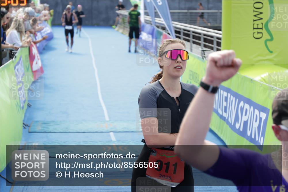 10.08.2025 - GEWOBA Citytriathlon Bremen H.Heesch http://msf.ph/oto/8556505 10.08.2025 14:29:09 Ziel 782, 794, 911, 1001 meine-sportfotos.de