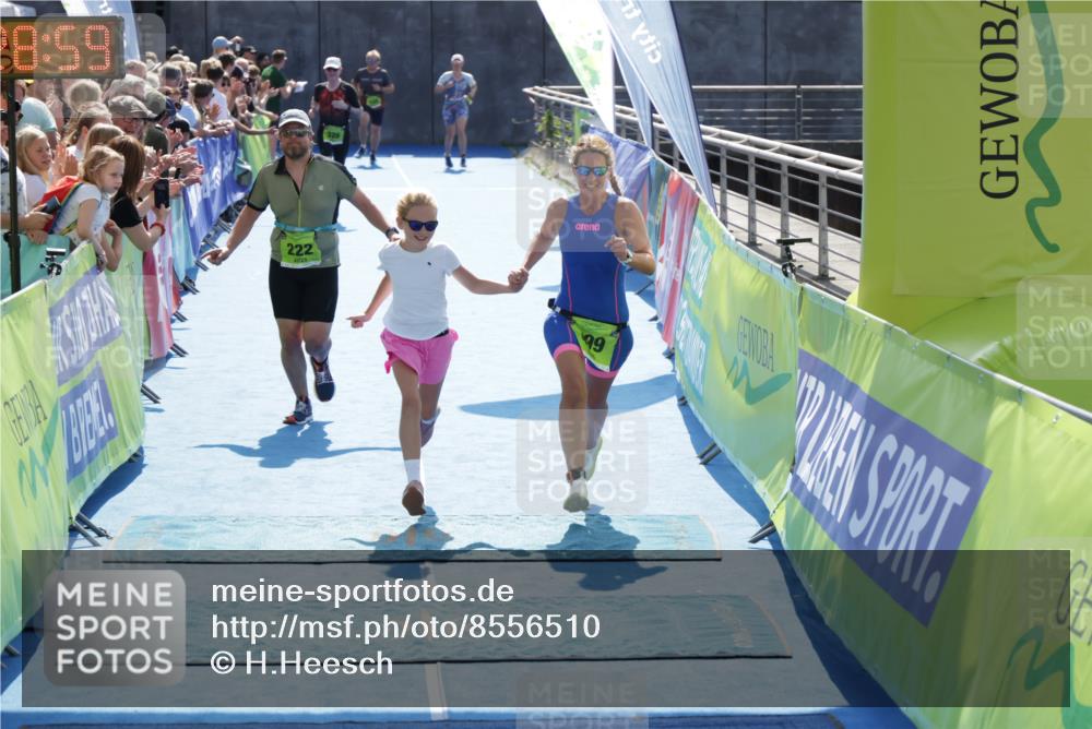 10.08.2025 - GEWOBA Citytriathlon Bremen H.Heesch http://msf.ph/oto/8556510 10.08.2025 15:29:03 Ziel 222, 499 meine-sportfotos.de