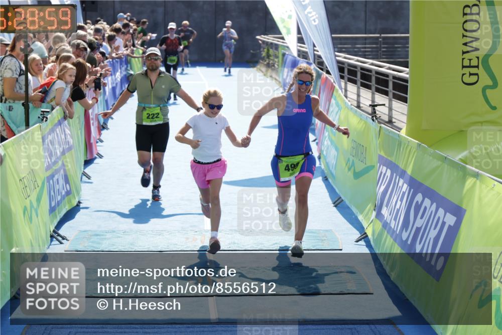 10.08.2025 - GEWOBA Citytriathlon Bremen H.Heesch http://msf.ph/oto/8556512 10.08.2025 15:29:03 Ziel 222, 499 meine-sportfotos.de