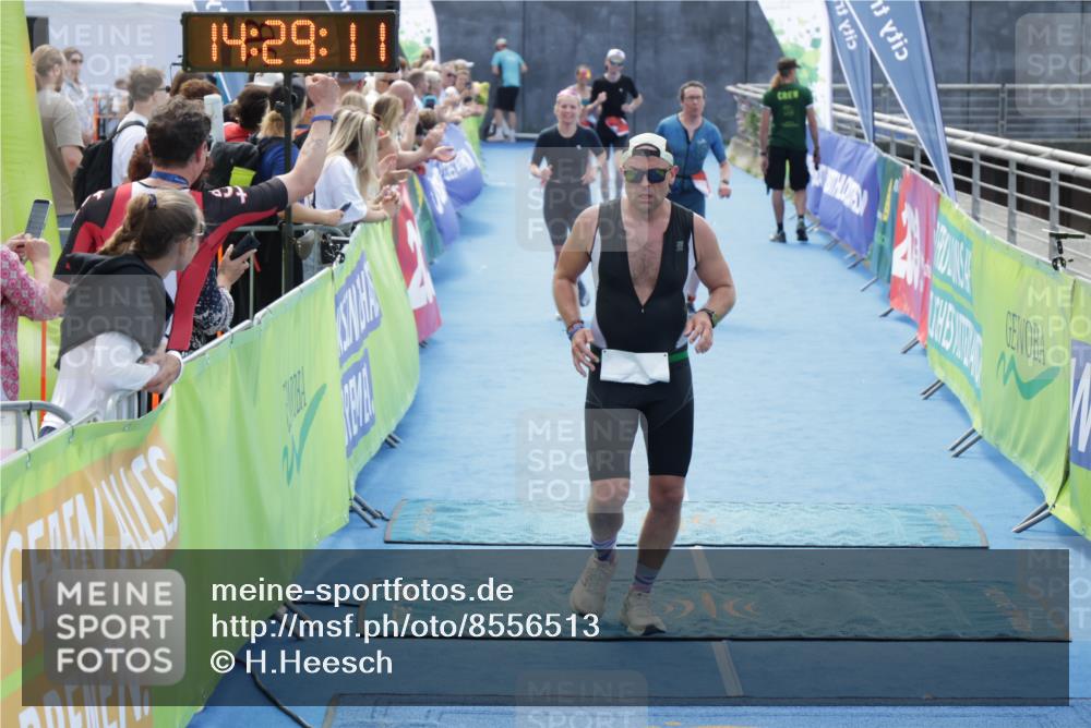 10.08.2025 - GEWOBA Citytriathlon Bremen H.Heesch http://msf.ph/oto/8556513 10.08.2025 14:29:15 Ziel 794, 842, 911, 946 meine-sportfotos.de