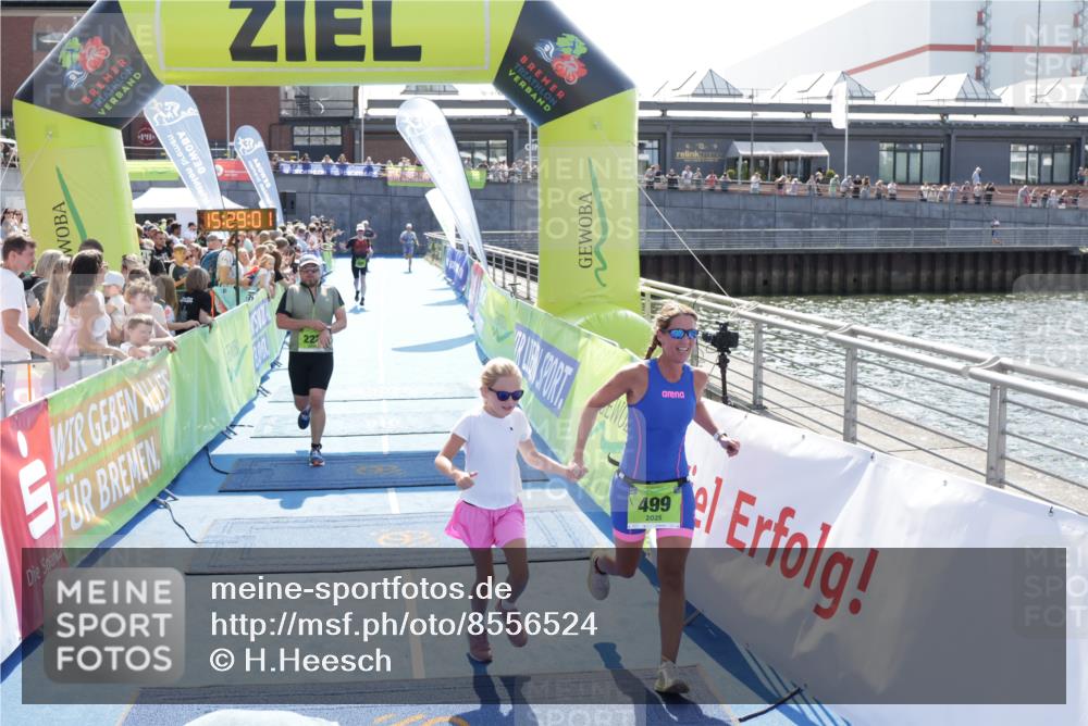 10.08.2025 - GEWOBA Citytriathlon Bremen H.Heesch http://msf.ph/oto/8556524 10.08.2025 15:29:05 Ziel 222, 326, 499 meine-sportfotos.de