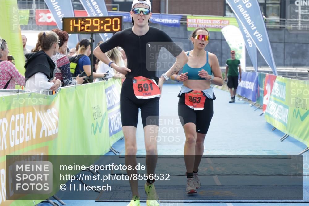 10.08.2025 - GEWOBA Citytriathlon Bremen H.Heesch http://msf.ph/oto/8556532 10.08.2025 14:29:23 Ziel 591, 842, 946, 963 meine-sportfotos.de