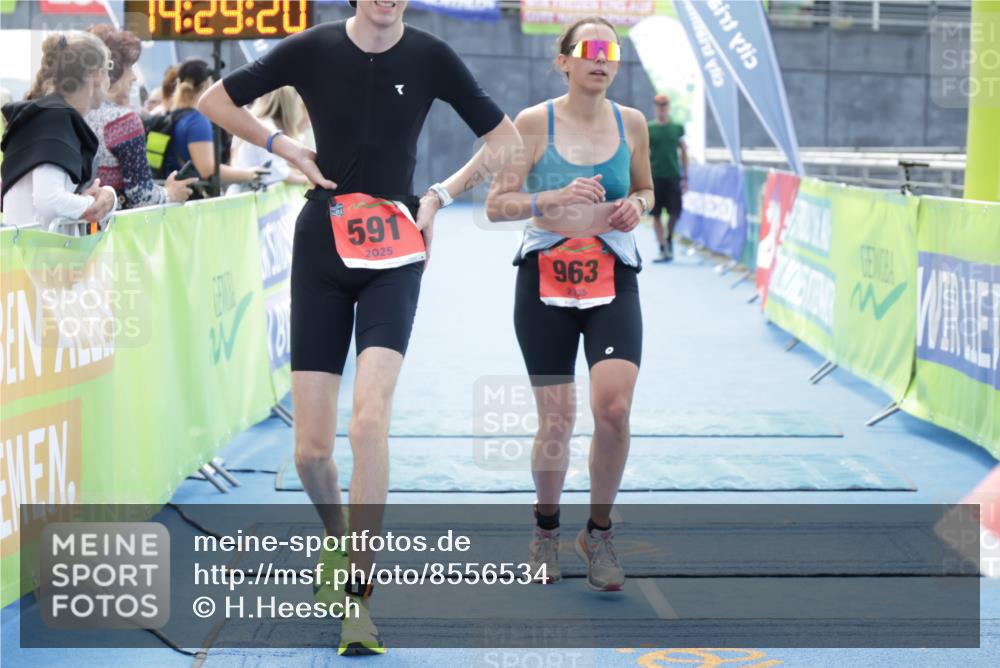 10.08.2025 - GEWOBA Citytriathlon Bremen H.Heesch http://msf.ph/oto/8556534 10.08.2025 14:29:24 Ziel 591, 842, 946, 963 meine-sportfotos.de