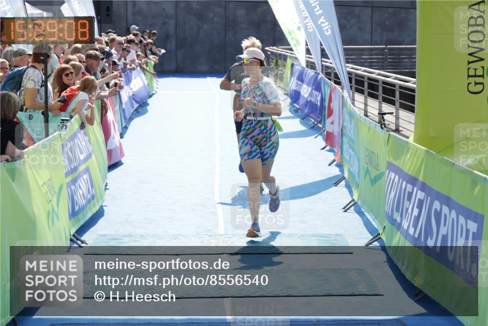 10.08.2025 - GEWOBA Citytriathlon Bremen H.Heesch http://msf.ph/oto/8556540 10.08.2025 15:29:12 Ziel 145, 222, 326, 349 meine-sportfotos.de
